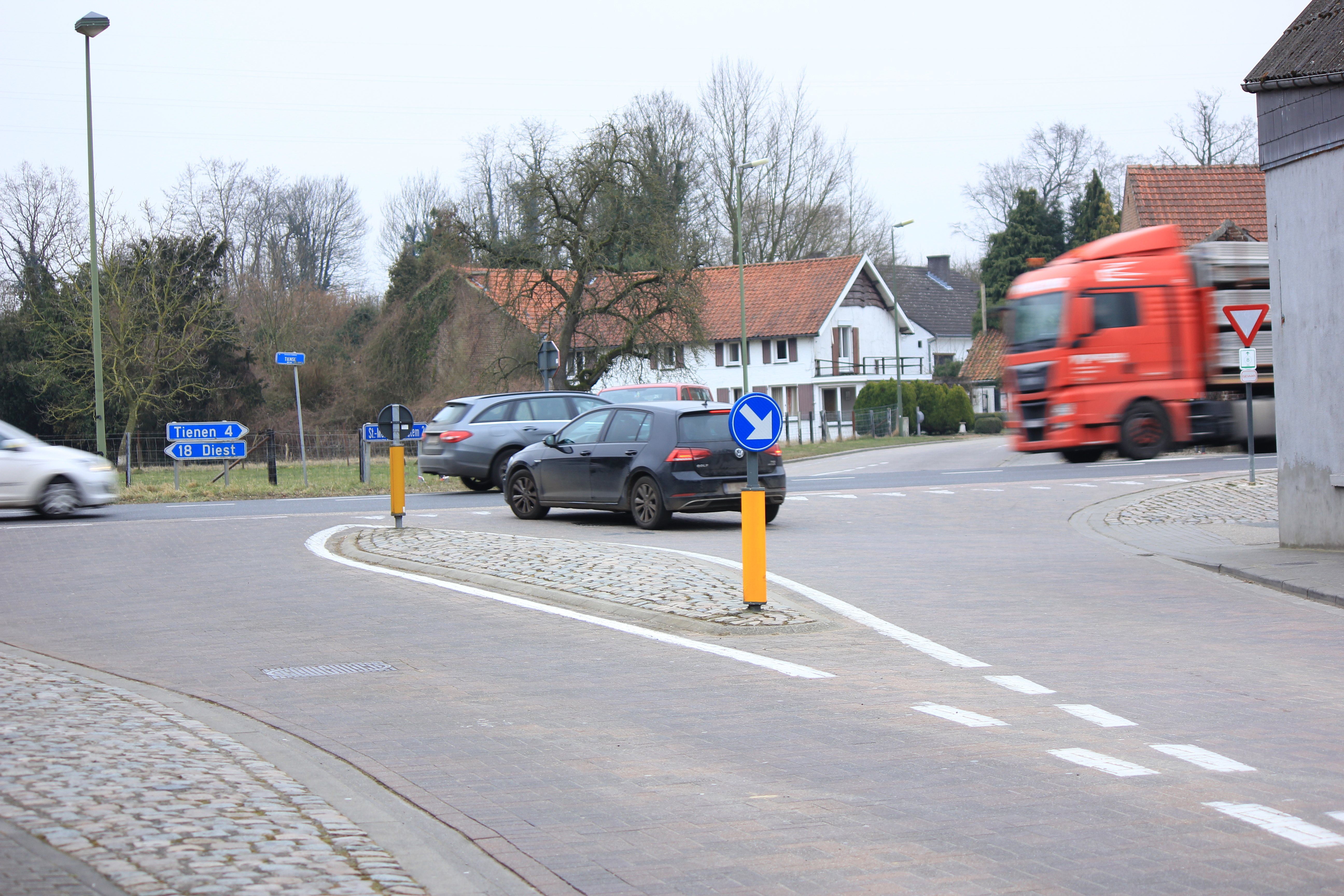 Kruispunt Tiensesteenweg (N29), Sint-Quirinussraat en Houtemsesteenweg